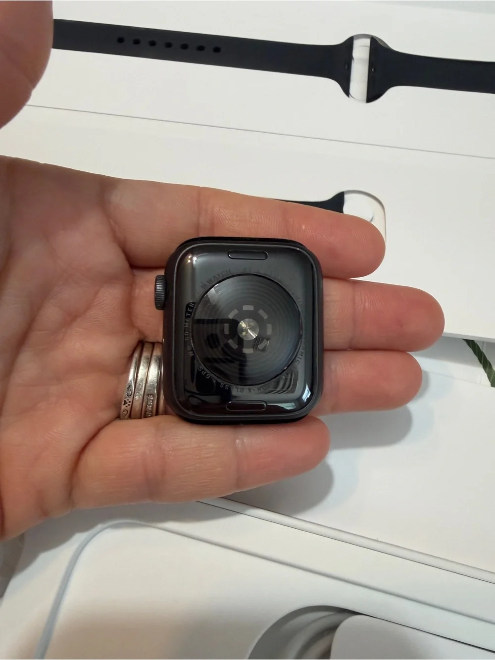 Apple Watch 40mm Space Gray Aluminum Case/Midnight Sport Band
